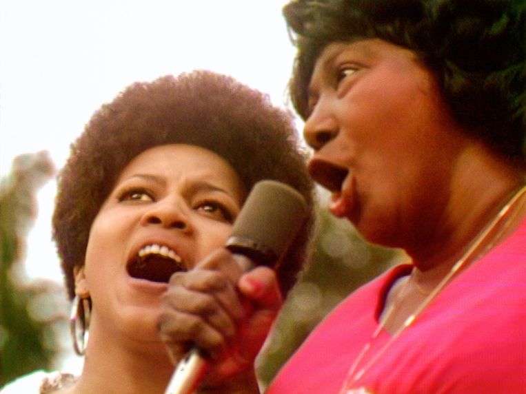 Mavis Staples en Mahalia Jackson.  Beeld Mass Distraction Media