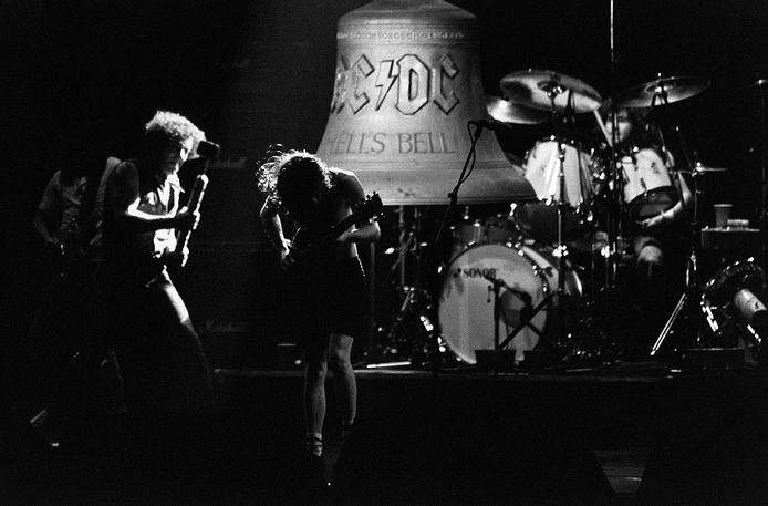 Foto ter illustratie. Een optreden van AC/DC in 1984 in Parijs.