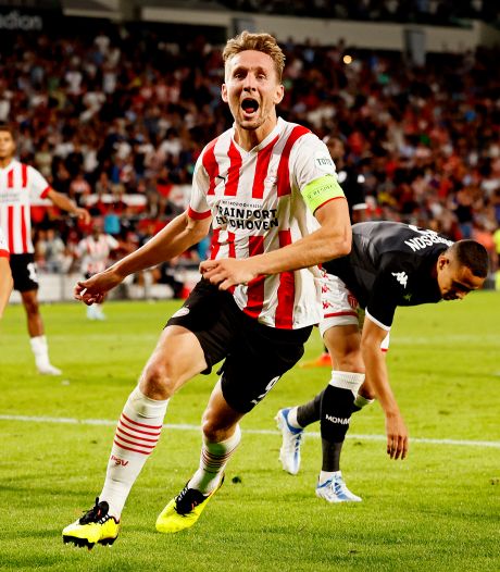 Luuk de Jong kopt PSV in slijtageslag met AS Monaco naar play-offs Champions League