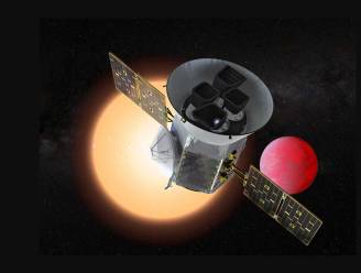 Planetenjager ontdekt planeet die rond twee zonnen draait