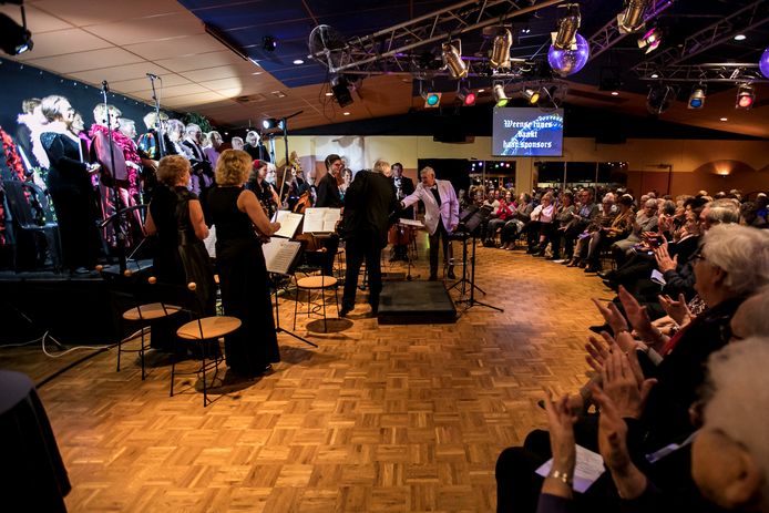 Er is veel belangstelling voor Weense Tunes. Jammer was dat de techniek het liet afweten.