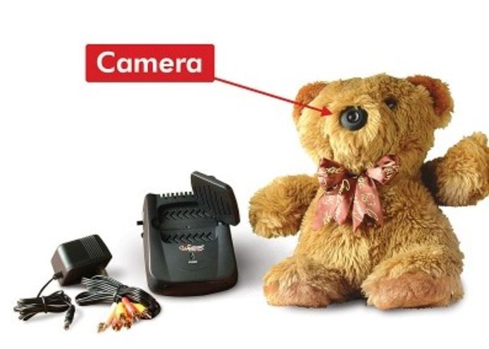 Volgens de pooier was de camera enkel bedoeld om zijn vriendin te beschermen.