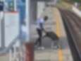 Man denkt dat hij in metro wordt gefilmd en reageert woedend: ‘Koffie belandde in kinderwagen’