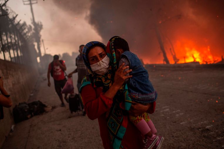 De brand in het vluchtelingenkamp Moria. Beeld AFP