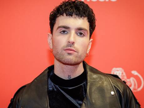 Duncan Laurence is 'mentaal uitgeput' en stelt album uit: ‘Ik ben zo verdrietig’