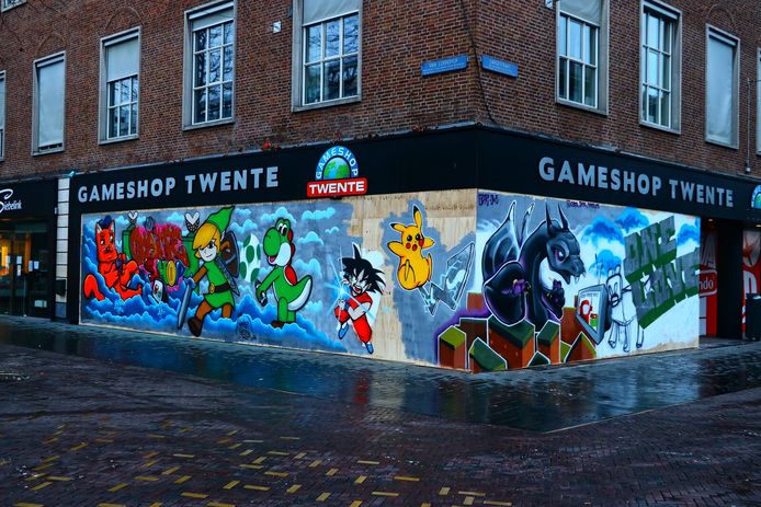 Dit Is Wat Het Wordt Als Graffiti Artiesten Bij De Gameshop In Enschede Los Gaan Enschede Tubantia Nl