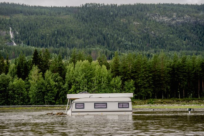 In Noorwegen is extreem veel regen gevallen door storm Hans, waardoor het water in de rivieren sterk is gestegen. Ook is een dam bij een energiecentrale doorgebroken door het overstromen van de rivier Glomma. (Foto 9 augustus 2023)