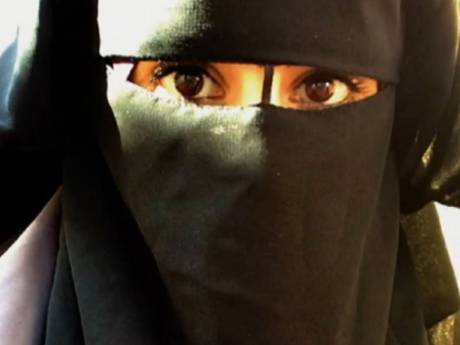 Justitie eist steeds hogere straffen tegen terugkerende IS-vrouwen: ‘Ze bleven tot het laatst’