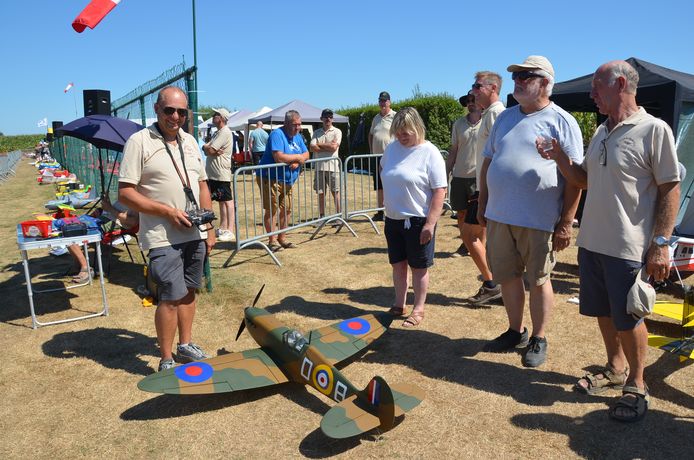 De fly-in van de 20-jarige modelluchtvaartclub 'The Little Wings’ uit Heldergem (Haaltert).