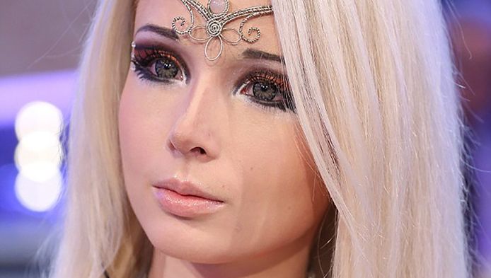 Oekraïense Barbie ontkent plastische chirurgie fel | Bizar ...