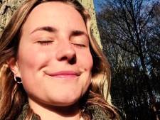 Vrienden eren vermoorde Julie Van Espen (23) met video: “Je brengt nog altijd mensen bij elkaar”