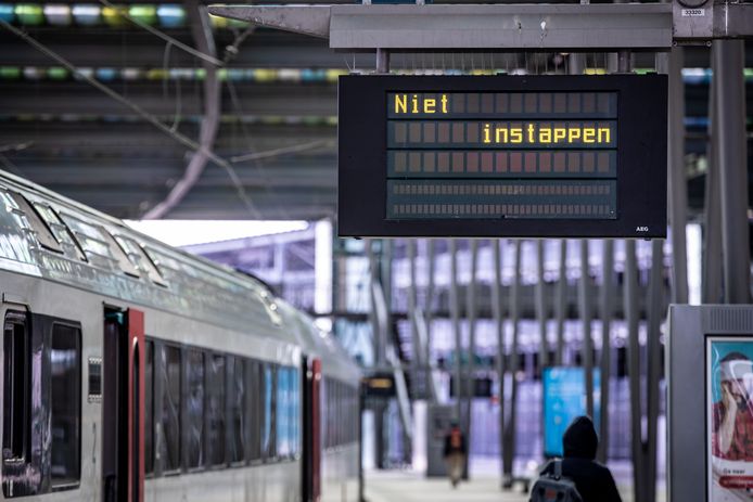 Abvv En Acv Voeren Maandag Actie Voor Meer Loon Hinder Op Openbaar Vervoer Minder Personeel In Supermarkten Economie Hln Be