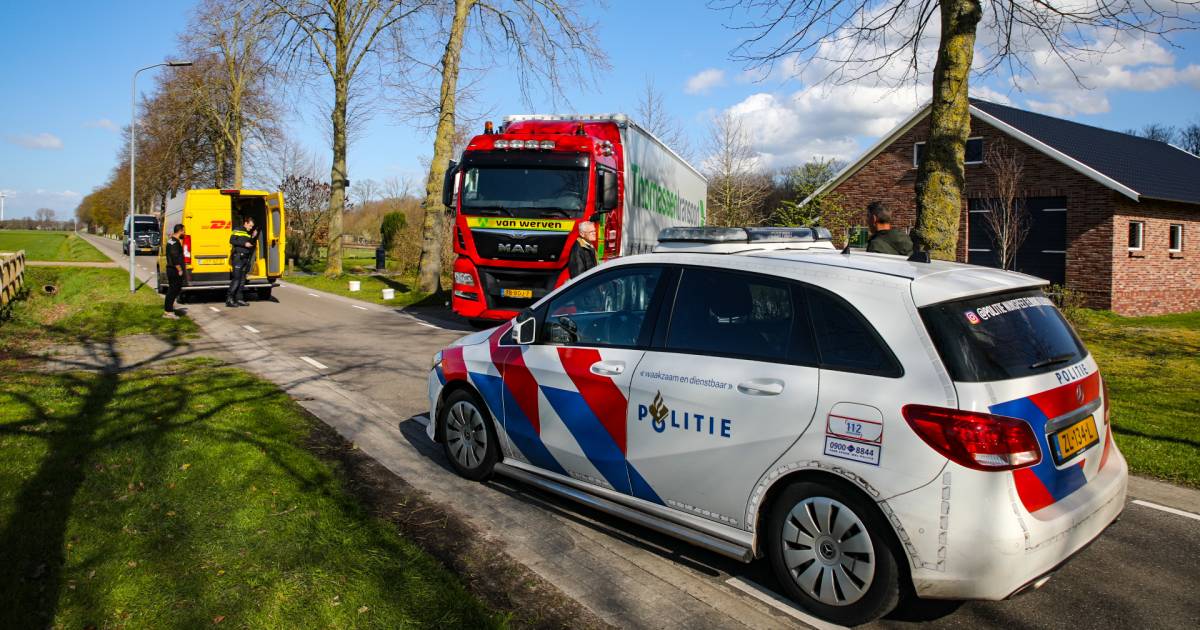 Gewonde na aanrijding met DHL-bestelbus in Wezep: bestuurder aangehouden.