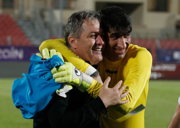 Dragan Skocic met Alireza Beiranvand, doelman van Iran en van Antwerp.