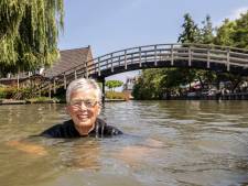 Jeanette (75) duikt water in voor aan ALS overleden vriendin Marleen (48): ‘Ik heb het haar beloofd’