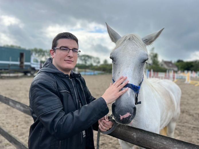 Wesley bij de merrie die hij wist te stoppen.