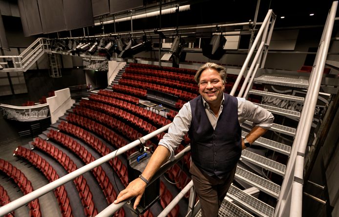 Directeur Sjoert Bossers in theater de Schalm in Veldhoven.