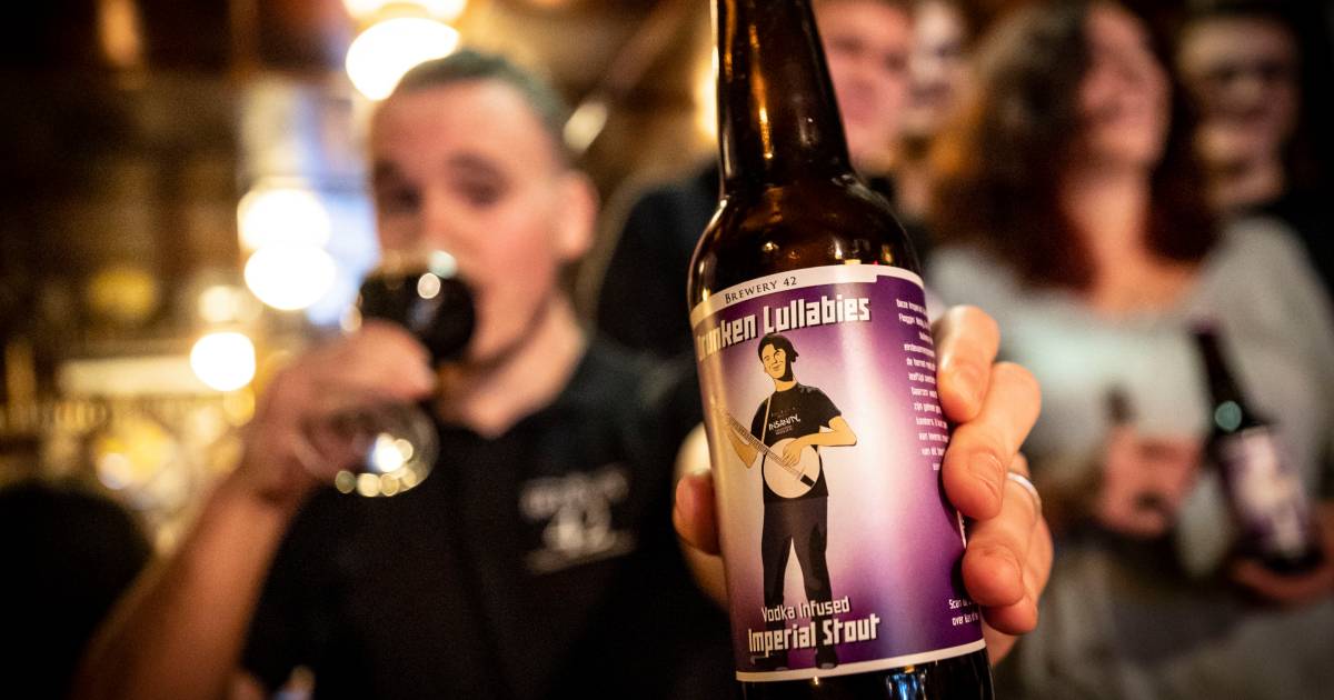 Bas uit Daarle overleed op 22-jarige leeftijd, twee jaar later wordt hij geëerd met een eigen biertj