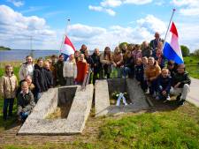 Calvijnschool houdt oorlogsherdenking bij door hen geadopteerd monument