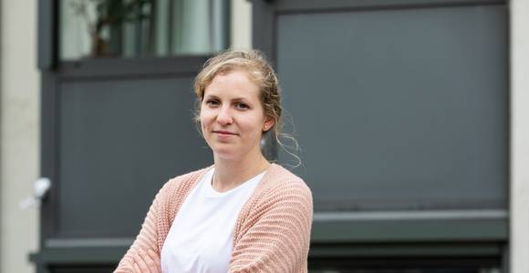 CORONA SHEROES: Lotte werkt in het rusthuis: “Ik heb 95 grootouders waar ik me zorgen over maak”