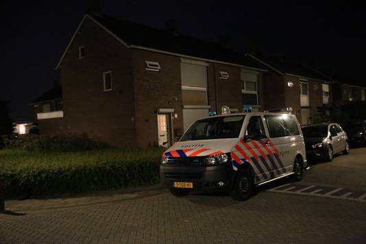 Onderzoerk in de Duivenstraat, Sint Willebrord.