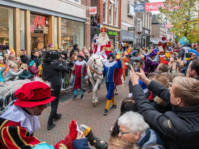 Intocht Sinterklaas in Apeldoorn kostte meer dan vooraf begroot (en dat kwam vooral door veiligheidsmaatregelen)