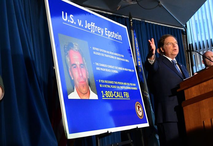 Uit het Amerikaanse onderzoek zou zijn gebleken dat zowel verschillende slachtoffers als handlangers van Epstein de Franse nationaliteit hebben.