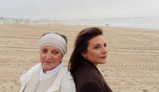 Strafpleiter Issabel De Fré: ‘Ik doe mijn moeder na omdat ze zo fucking cool is’