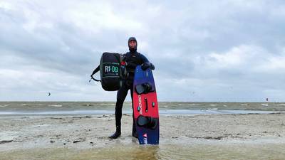 Ulftenaar Jamie Overbeek (17) behaalt wereldhoogterecord kitesurfen