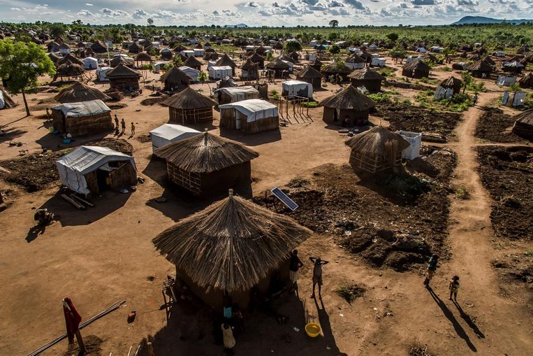 In Bidi Bidi krijgen vluchtelingen uit Zuid-Soedan een eigen stukje grond van Oeganda om een hutje op te bouwen. Beeld Frederic Noy