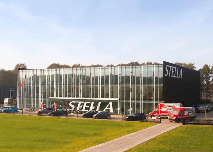 Het pand van Stella aan de Oosteinderweg 90 in Nunspeet