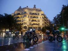 Vuelta van start in regen en duisternis van Barcelona: ‘Ik ben blij dat we nog leven’