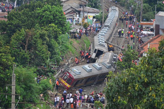 Archieffoto van een trein die vorige week in het Indonesische Bogor ontspoorde.