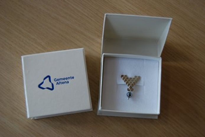 De Parel van Altena, een eenzelfde waarderingsprijs als het Kristal, voor een inwoner die zich op een bijzondere manier heeft ingezet voor de gemeenschap van Altena.