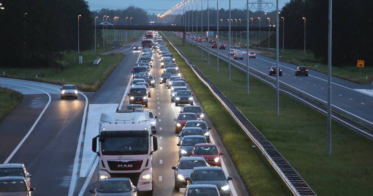 File op A1 bij Voorst na botsing met vier auto’s.