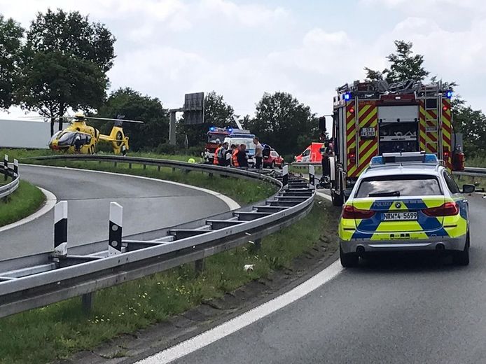 Een 28-jarige motorrijder uit Nederland is donderdagmiddag om het leven gekomen na een val op het verkeersknooppunt Gronau-Ochtrup.