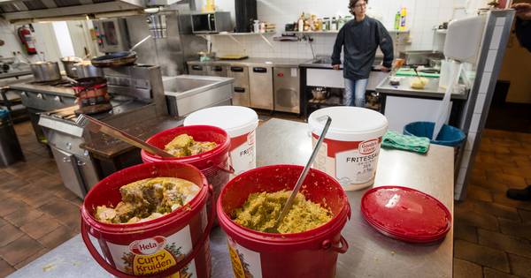 Uitdelen gratis snert in Den Ham loopt uit op ziekenhuisbezoek - Tubantia