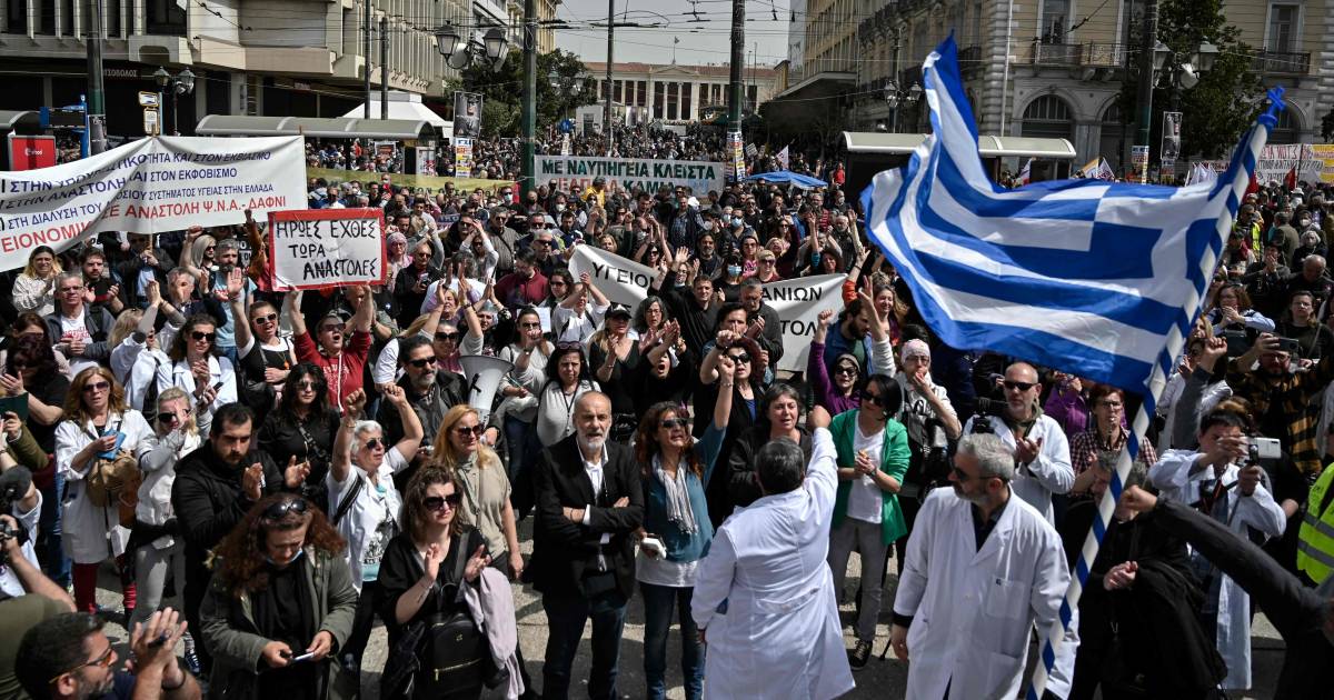 Orang Yunani berbaring secara massal: ‘Upah terlalu rendah untuk membayar tagihan’ |  Luar negeri
