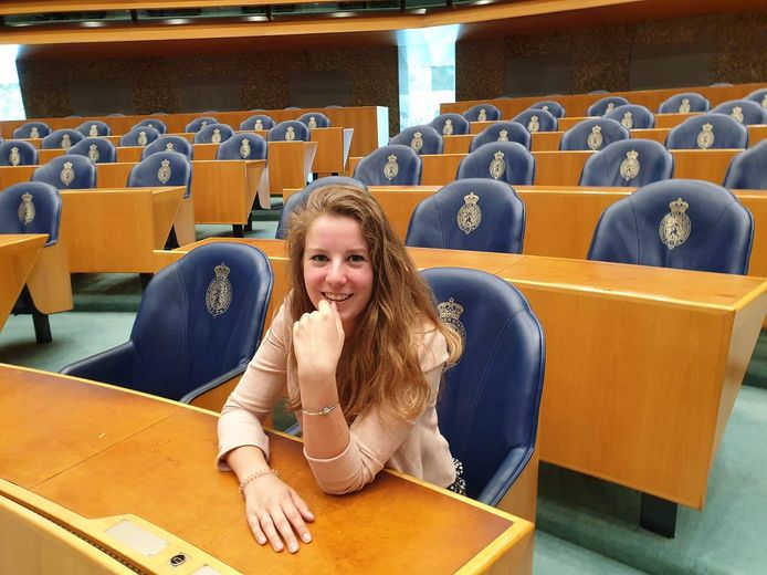 Kim van de Kant, hier poserend in de Tweede Kamer, redde het als eenmansfractie in de gemeenteraad niet. ,,Ik ga dit wereldje zeker niet missen.’’