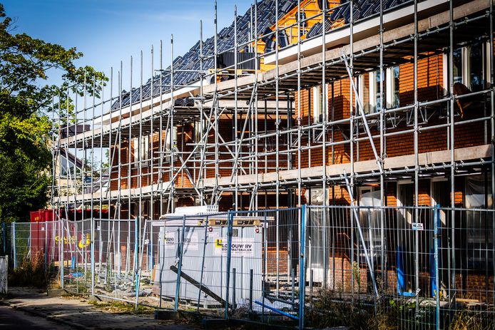 De gemeente Hellendoorn wil weer actief gronden gaan verwerven die nodig zijn voor het bouwen van honderden huizen.