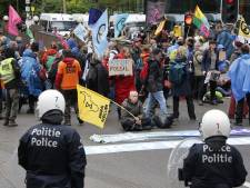 Plusieurs centaines de militants d’Extinction Rebellion bloquent la rue Belliard à Bruxelles
