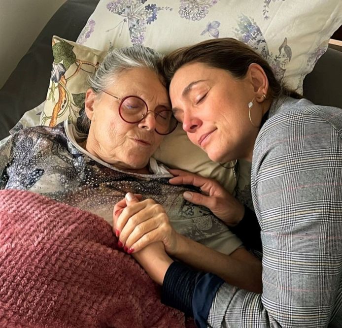 Evi Hanssen postte deze foto met mama Arlette enkele weken voor haar dood.