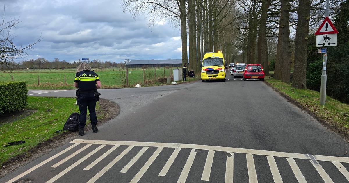 Motorrijder en automobilist gewond bij botsing in Bennekom.