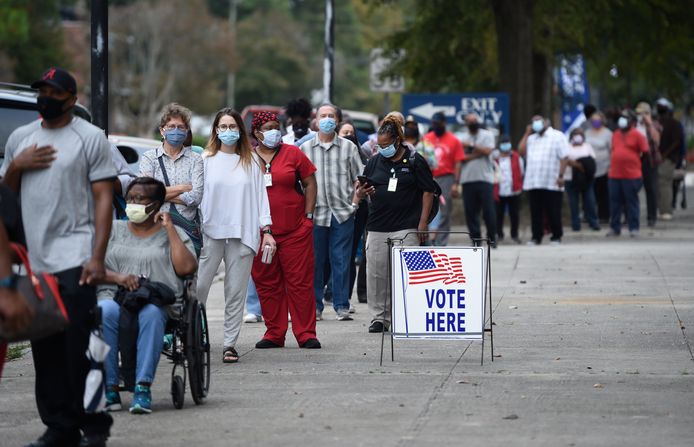 Mensen staan in de rij om te gaan stemmen in Augusta, Georgia.