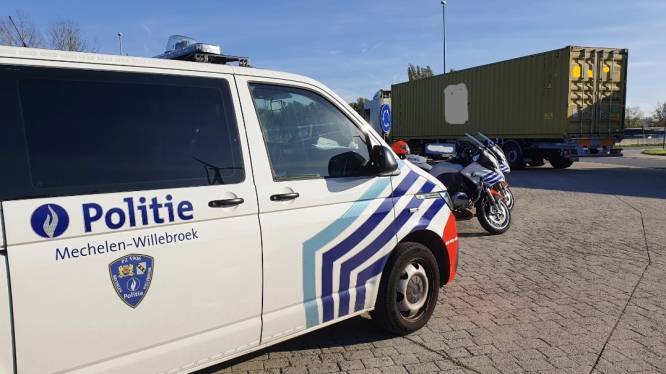 Politie int voor ruim 15.000 euro aan boetes tijdens controleactie op zwaar vervoer