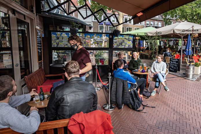 Veel cafés zijn vrijdag de hele avond open.