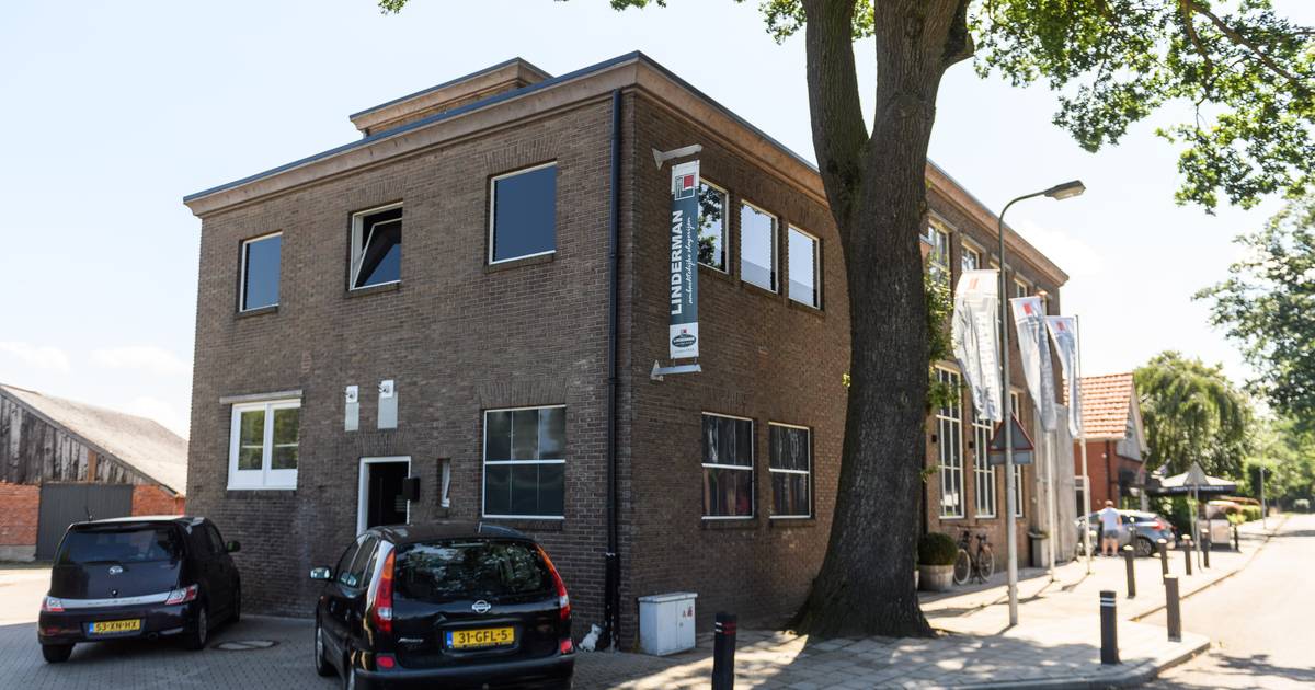 Vroeger was het de melkfabriek in Weerselo, nu is het de slagerij: maar de sfeer van weleer is geble