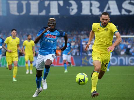 Stefan de Vrij en Denzel Dumfries met Inter onderuit bij kampioen Napoli, Lazio weer derde in Serie A