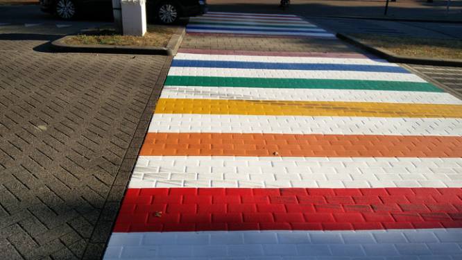 Ook Kaatsheuvel krijgt een regenboogzebrapad: ‘Schoolkinderen waren helemaal enthousiast’