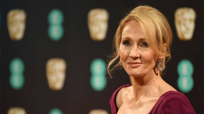 J. K. Rowling se dit menacée après l'attaque contre Salman Rushdie, la police enquête